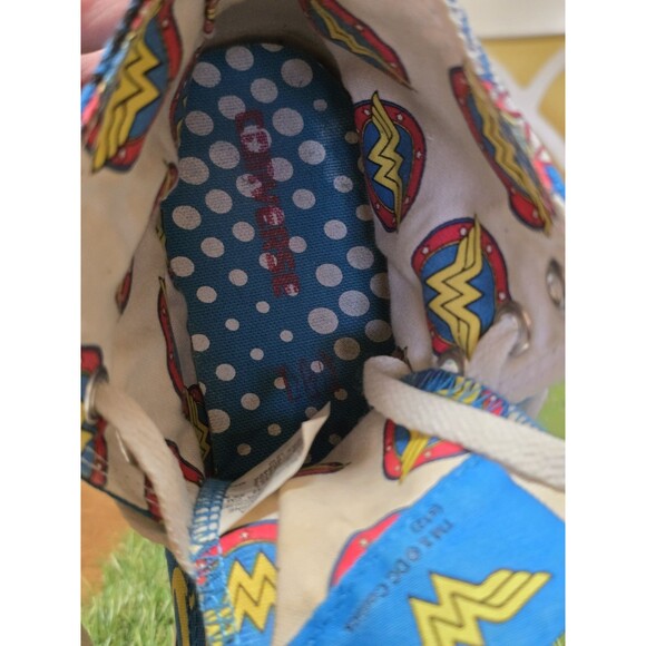 Converse Wonder Woman Vintage Comic Print Size Men's 7 Women's 9 EUC Rare HTF - Picture 12 of 12